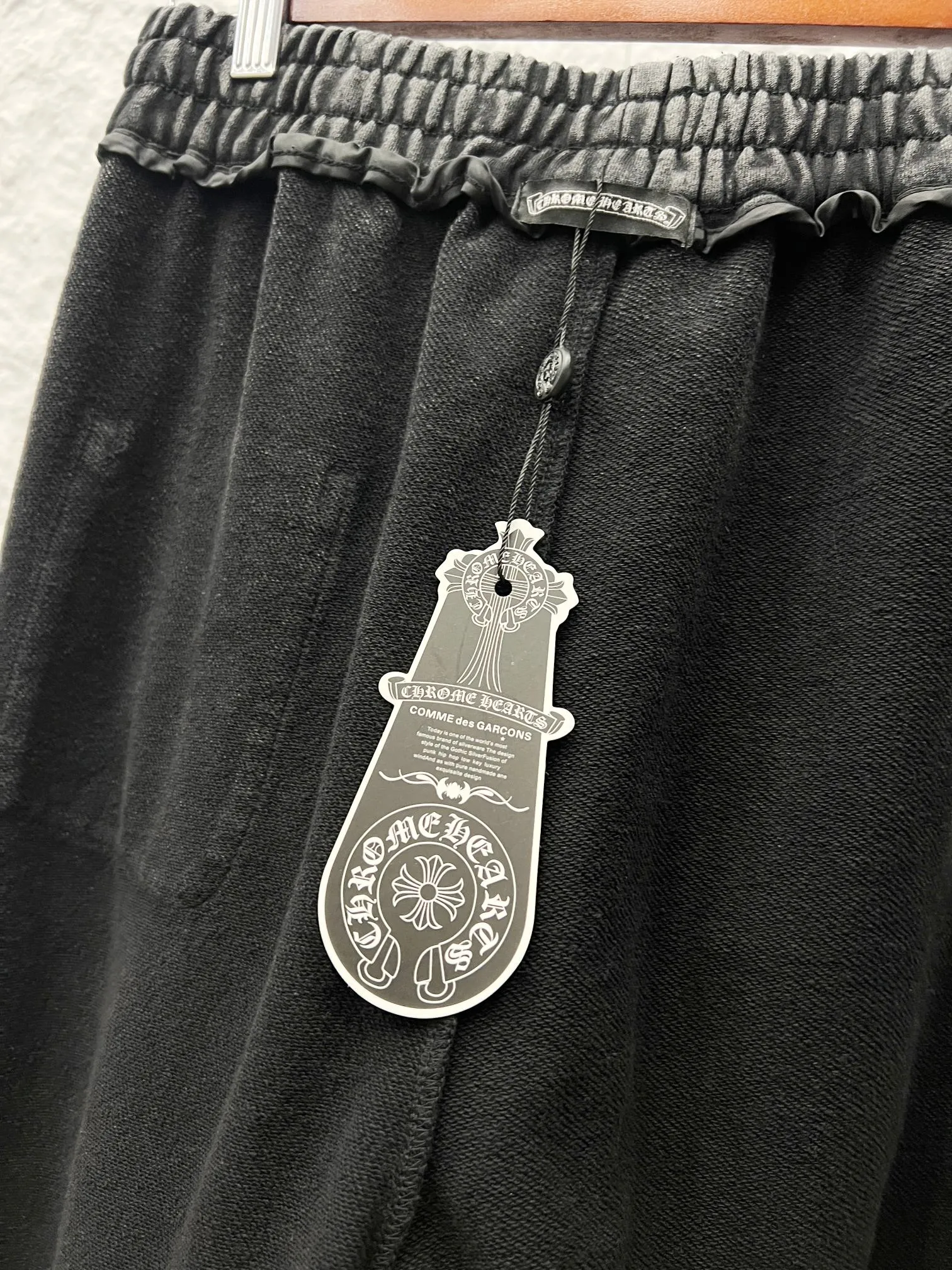 Chrome Hearts（ In Stock） ， ， ， Retro ， ， Classic 。Cemetery Cross + ：Top-Grain Cowhide （Genuine Leather ） ： ： （4 ） ： 。 Genuine Leather ；Black Khaki Dark Gray Sizes；S-2XL （ ） （ ）
